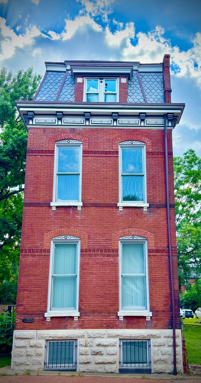 Building Photo - 2325 S 10th St