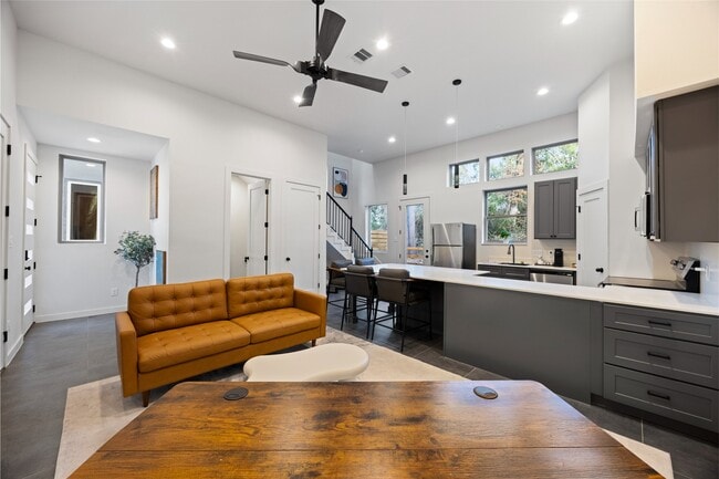 Foto del edificio - 13842 Bee Flower Ln