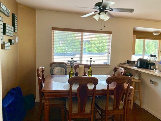 Dining Room - 15340 Macadam Rd S