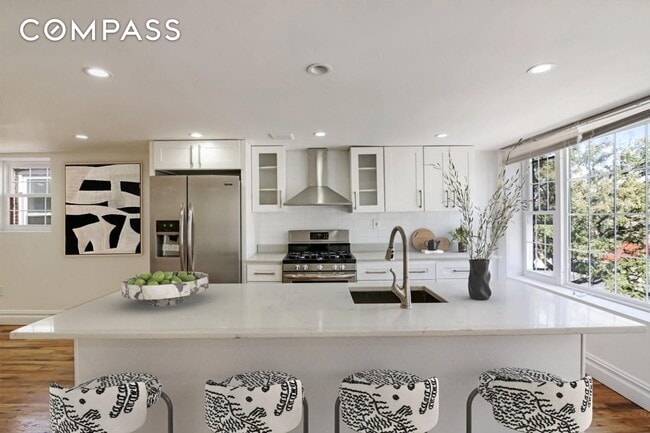 Modern Chic Living In East New York Brooklyn - Modern Chic Living In East New York Brooklyn Townhome