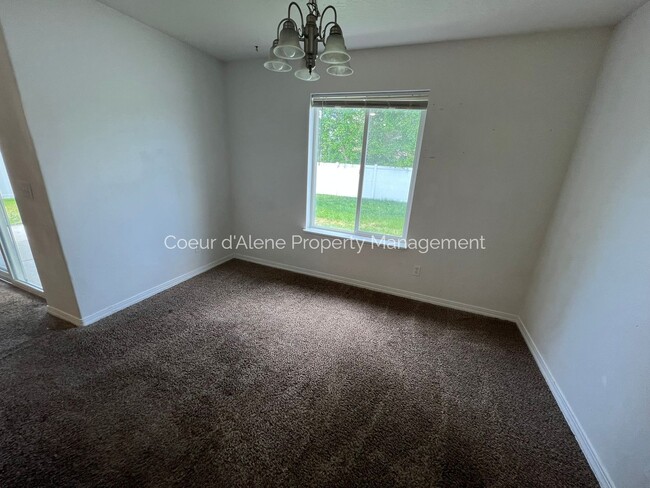 Building Photo - 3 bed, 2 bath house up the street from The...