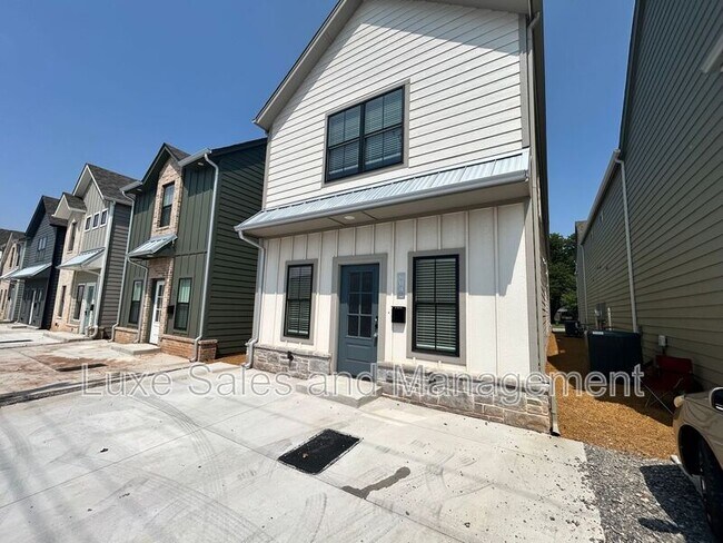 Foto del edificio - 604 W 2nd St