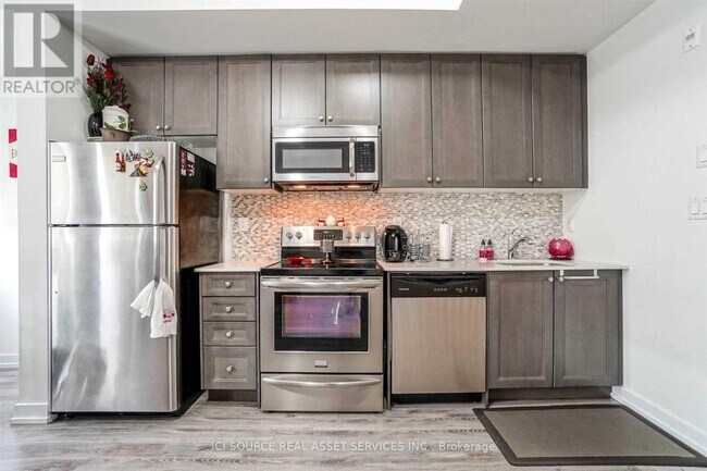 Photo du bâtiment - 867-867 Wilson Ave
