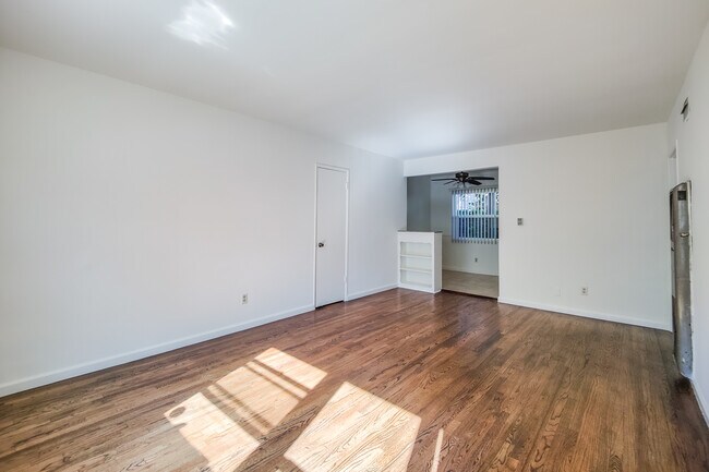 Building Photo - 12243 Vanowen St