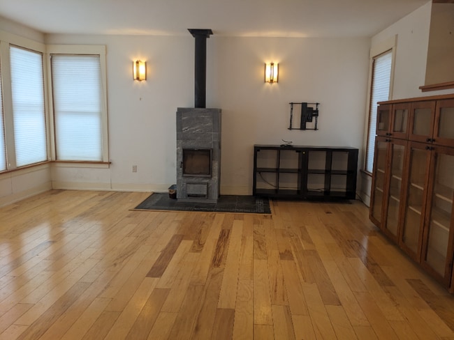 Building Photo - 116 E Dickerson St