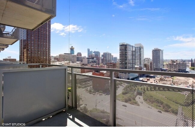 Building Photo - 235 W Van Buren St