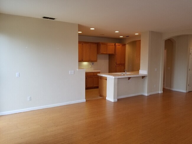 Foto del edificio - VERY CUTE 3BD/2BTH SINGLE FAMILY IN NORTH LINCOLN