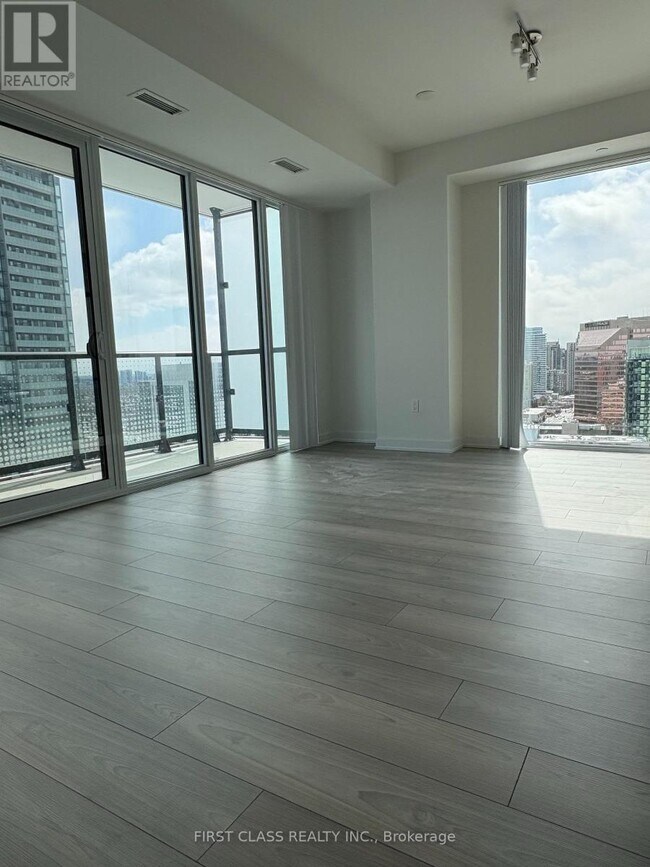 Photo du bâtiment - 5858 Yonge St