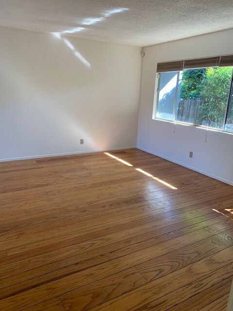 Building Photo - 2482a Whitney Dr