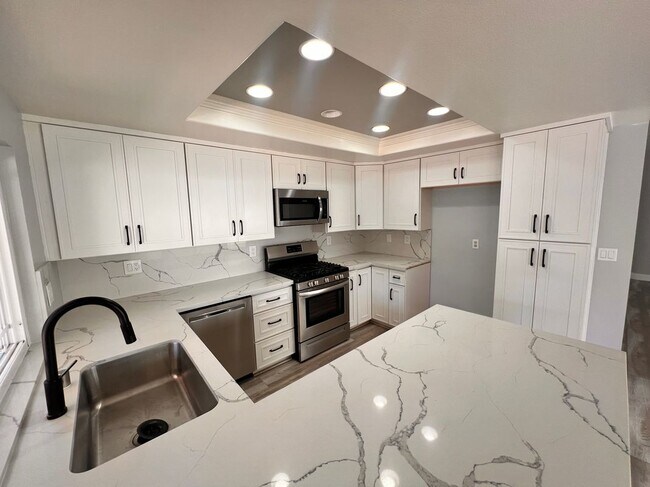 Foto del edificio - 4481 Feather River Rd