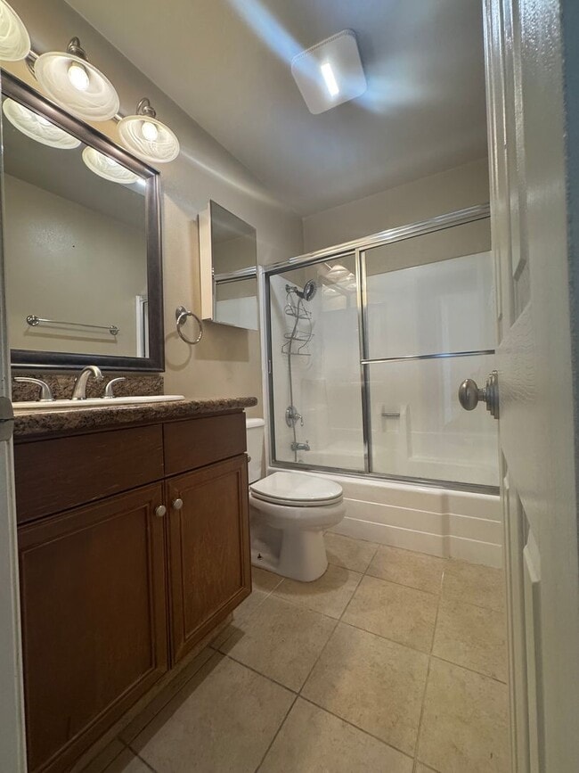 Building Photo - Charming 2-Bedroom, 1-Bathroom Condo for R...