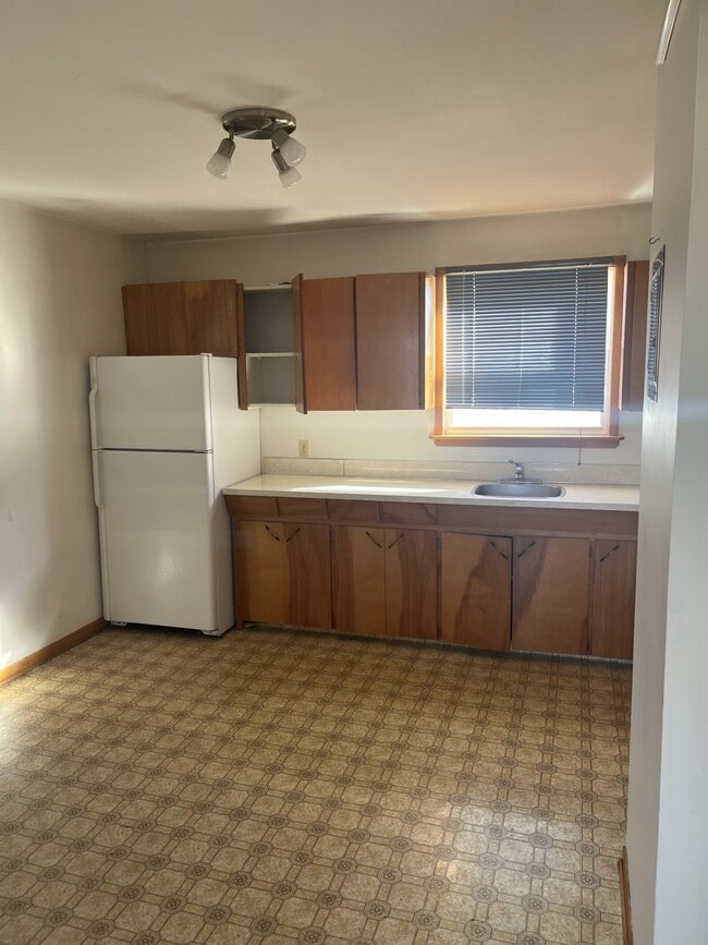 Building Photo - 34 Church St