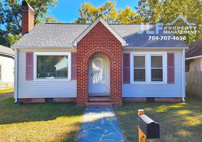 Primary Photo - Charming 2Bed /1 Bath Home in Convenient C...