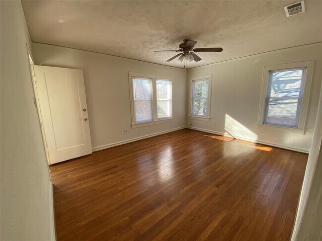Building Photo - 6131 Velasco Ave