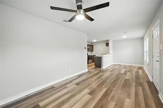 Building Photo - 324 W Munson St Building Photo - 324 W Munson St