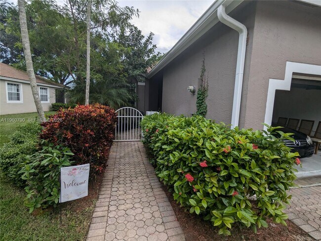 Building Photo - 7700 S Aragon Blvd