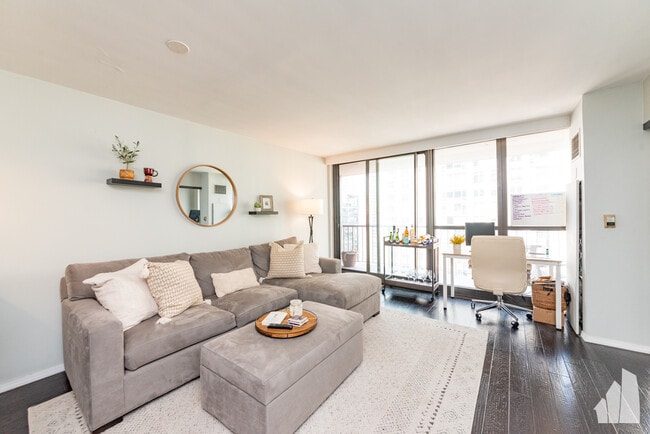 Photo - 10 E Ontario St Apartment