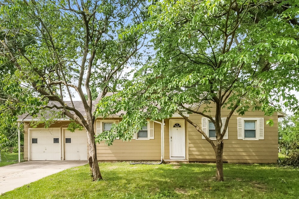 2125 NE Gaddy Rd, Kansas City, MO 64118 House Rental in Kansas City