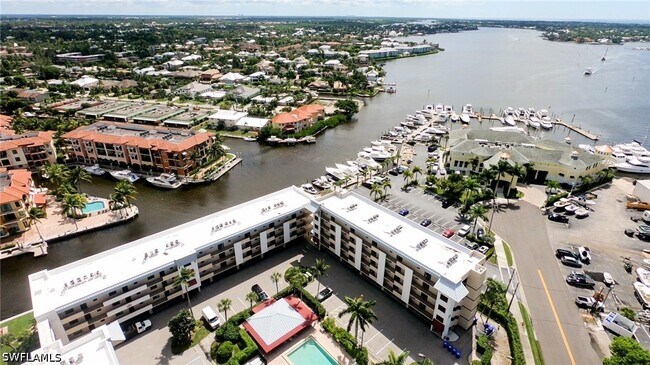 Foto del edificio - 807 River Point Dr