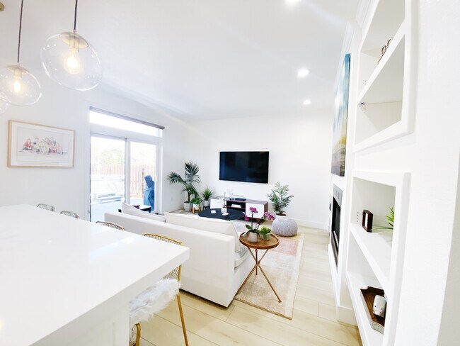 Photo - 1080 Old Stone House Way