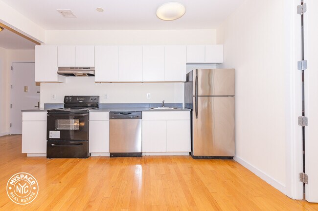 Foto del edificio - 924 Metropolitan Ave