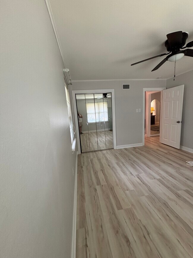 Dormitorio delantero - 1350 Sylvia Ave
