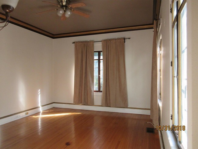 Foto del edificio - 70 N Monterey St