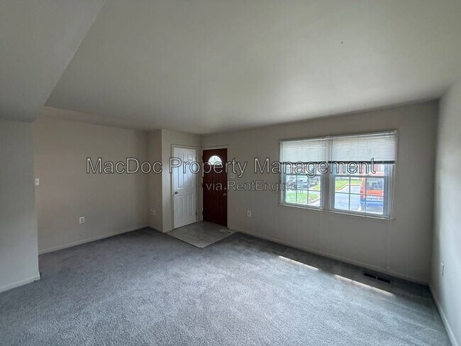 Foto del edificio - 14611 Earlham Ct
