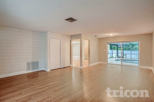 Foto del edificio - 215 Hillcrest Dr