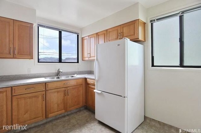 Building Photo - 2 br, 1.5 bath House - 1083 S Mayfair Ave