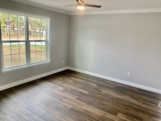 Foto del edificio - "Spacious 4-Bedroom 3-Bath with In-Law Suite & Granite Finishes in Palm Bay!"