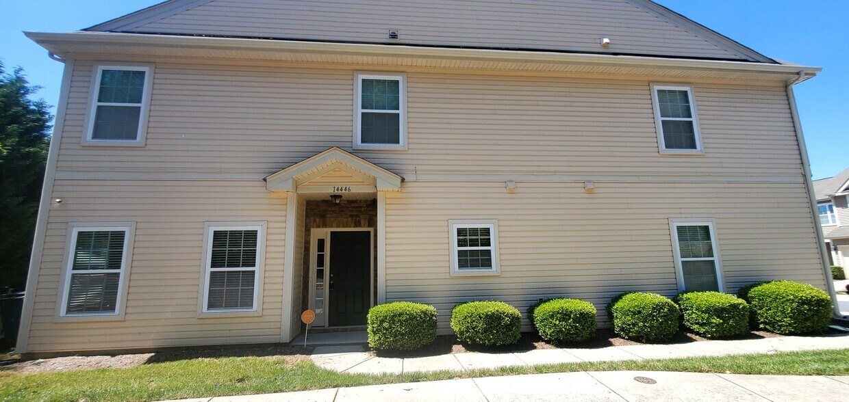 14446 Glendon Hall Ln, Charlotte, NC 28262 House Rental in Charlotte