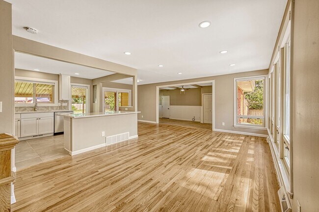 Foto del edificio - Great locatio, 4 bedroom 3 bath home, rece...