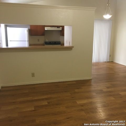 Foto del edificio - 14437 HEREFORD DR