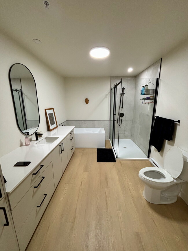 Building Photo - 860 Av De Vimy