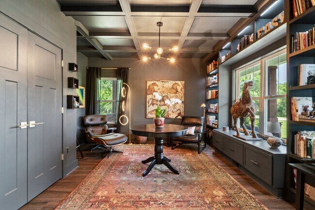 Building Photo - Gated Community - 3-Acre Cul-de-Sac Lot!