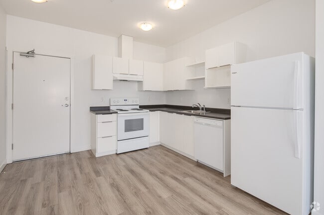 1BR, 1BA - 541SF - Kitchen - 733 Goldstream Ave