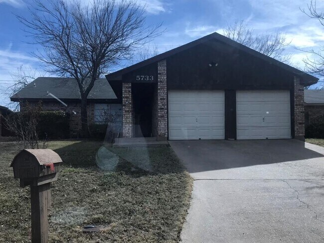 Building Photo - 5733 Quail Run St