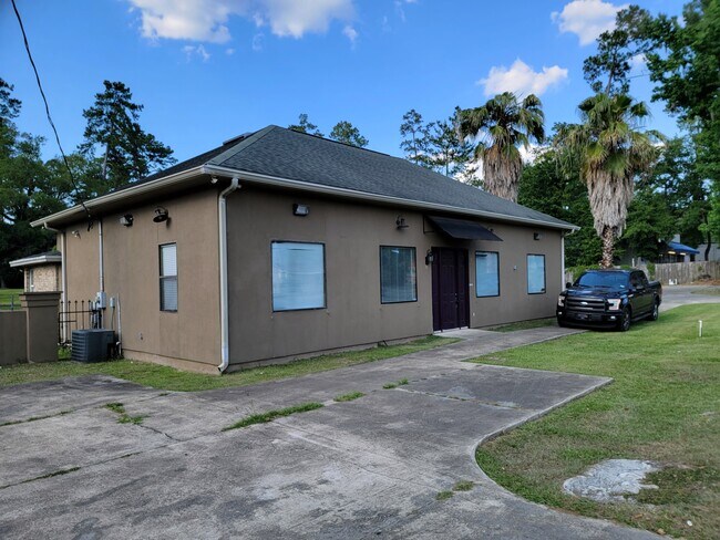 Foto del edificio - 102 Dixie Dr