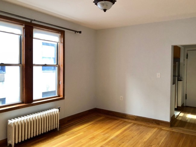Building Photo - 6 E 97th St