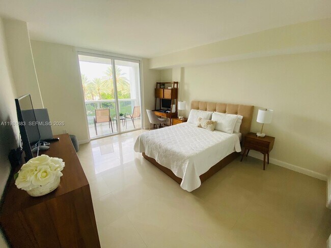 Foto del edificio - 10275 Collins Ave