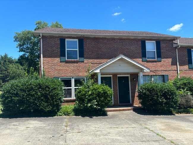 Building Photo - Cozy Townhome
