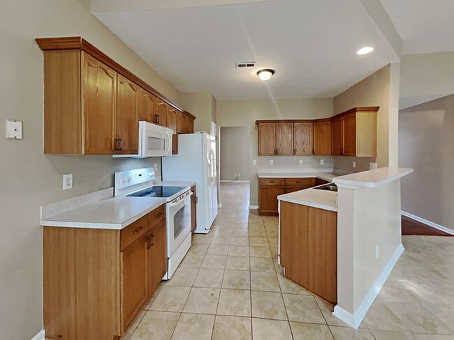 Building Photo - Serene Living in a Quiet Cul-de-Sac with O...