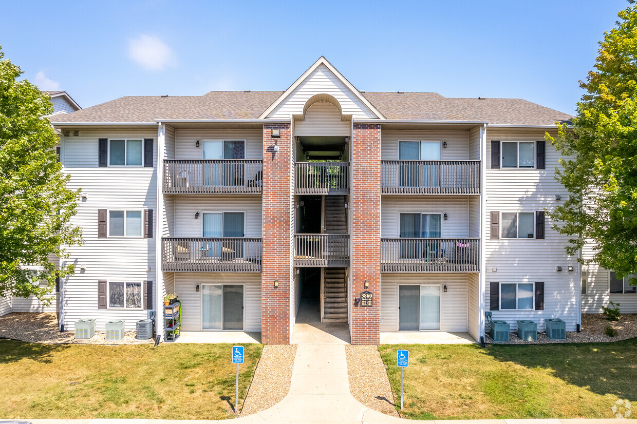 Foto principal - Pineview Place Apartments