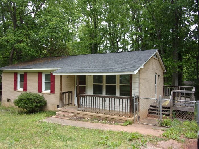 Primary Photo - 3 Bedroom 2 Bath Home in York