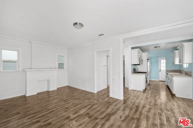 Foto del edificio - 2738 Cloverdale Ave