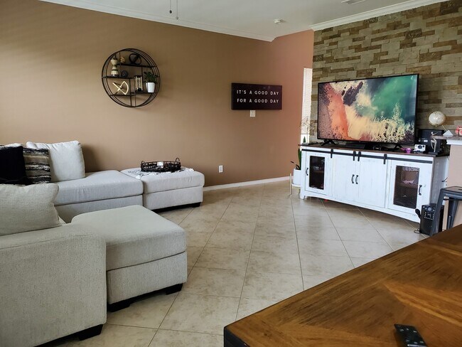 Foto del edificio - 6811 Independence Blvd