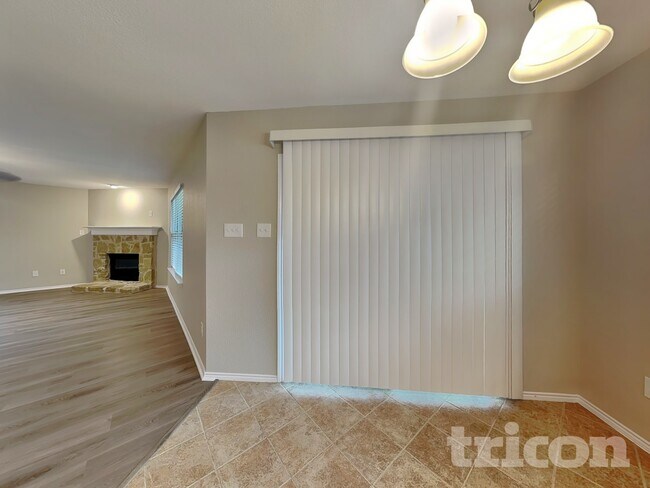 Foto del edificio - 7713 Captain Ln