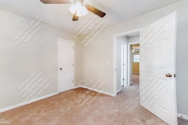 Building Photo - 2 br, 1.5 bath Townhome - 525 Stinson Dr A...