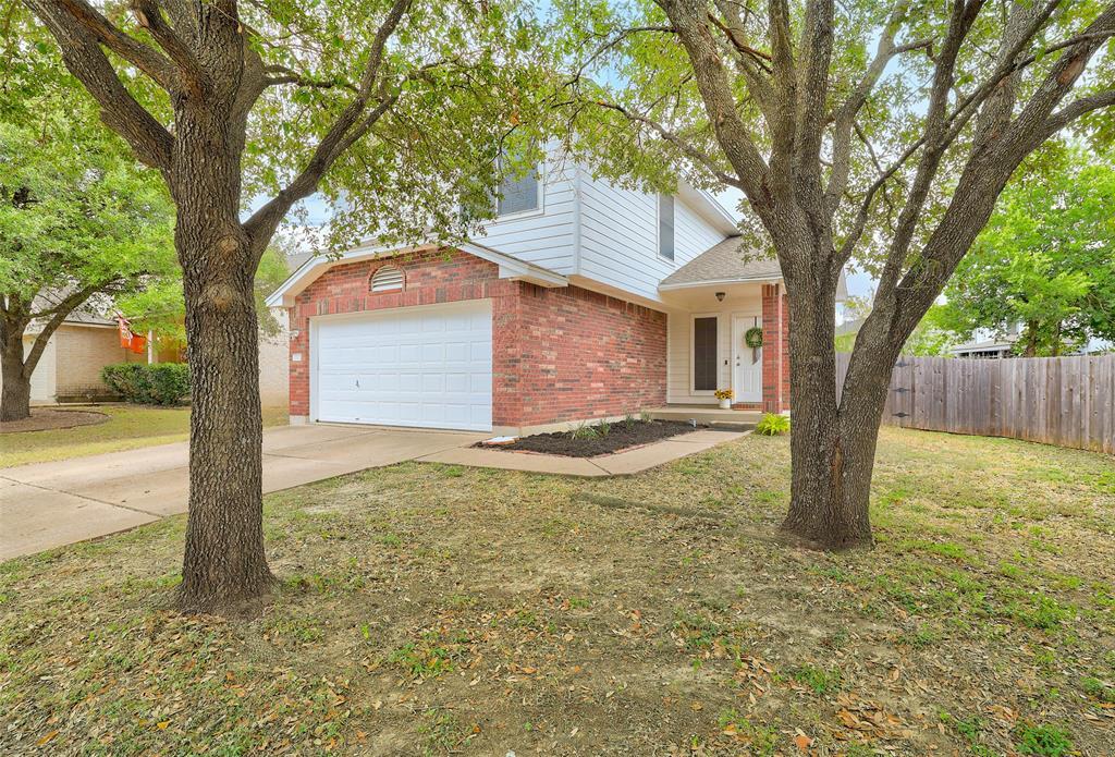 Foto principal - 15501 Sarah's Creek Dr